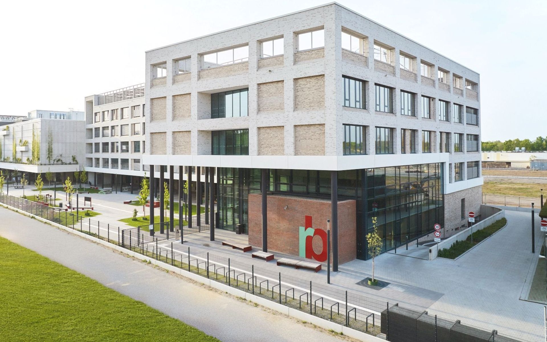 Außenansicht Aula
