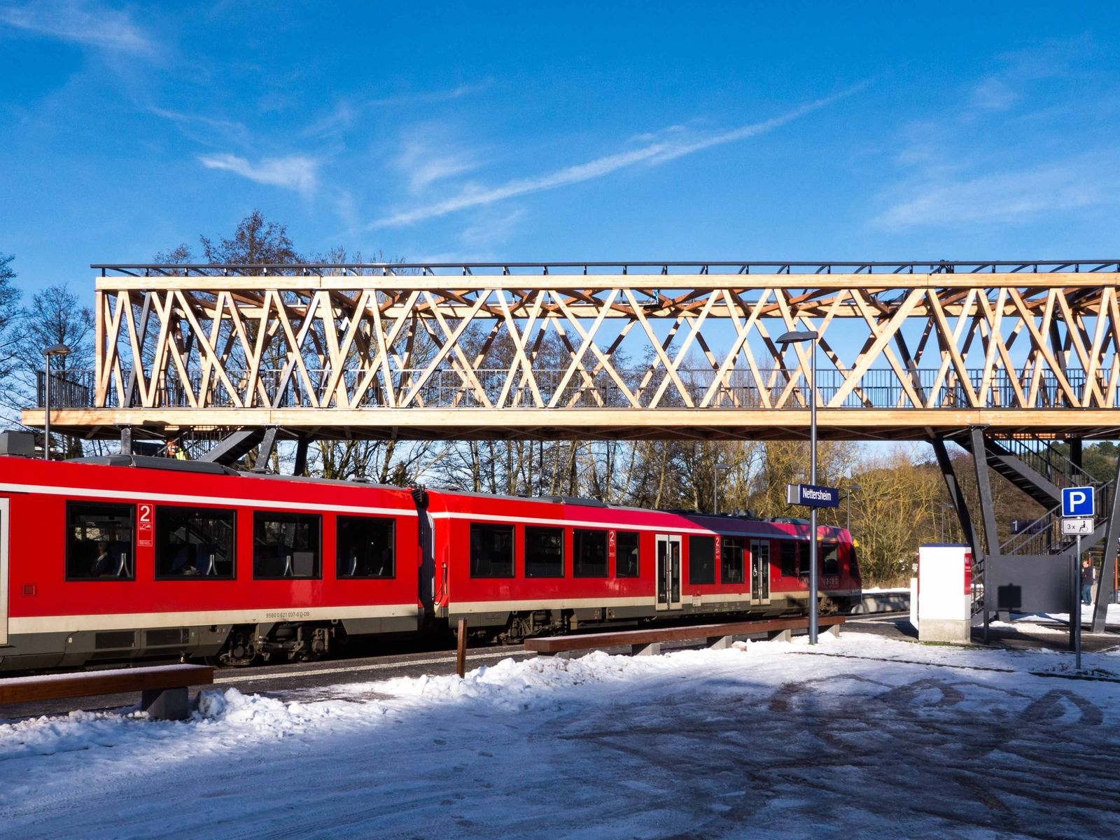 Ansicht Brücke mit Zug
